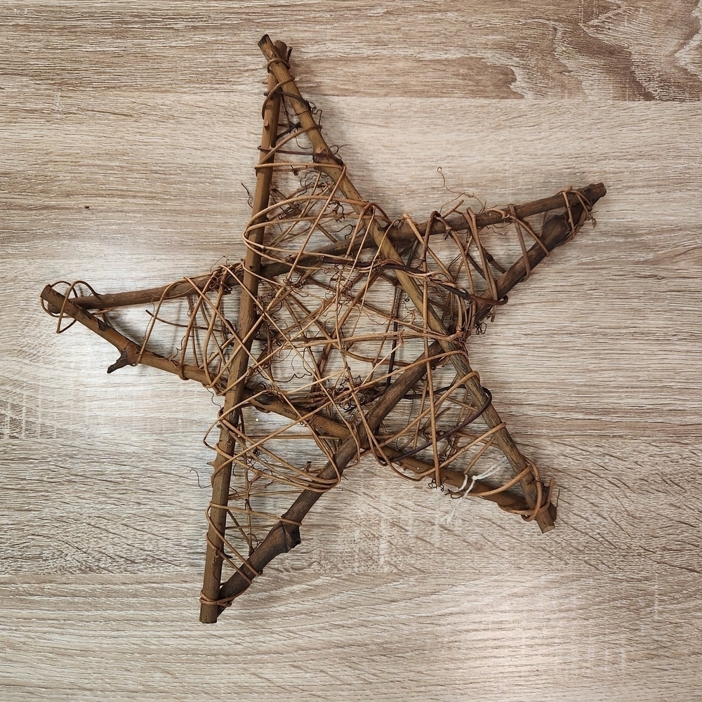 Rustic Woven Star Decor